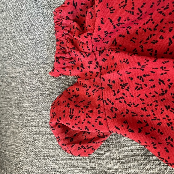 Short Sleeve Crop Top - Picture 3 of 4